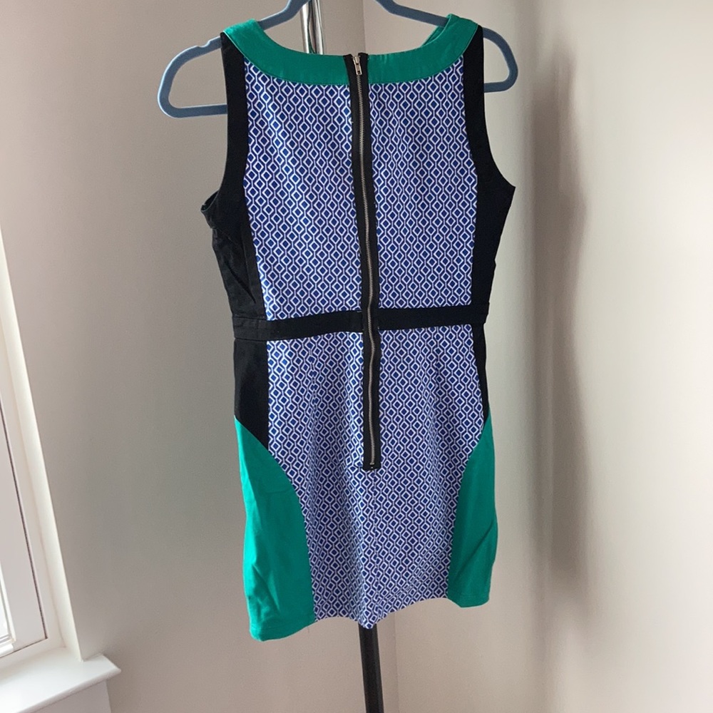 Dress - Picture 5 of 5